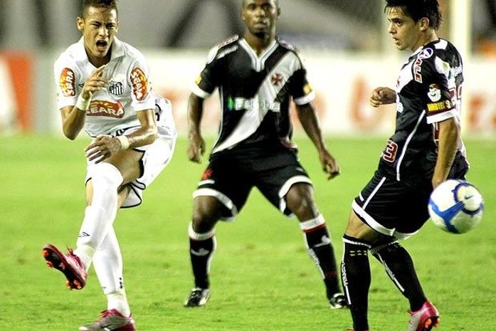 Caçado de novo, Neymar já é o mais parado com faltas no Brasil