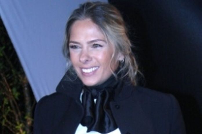 Adriane Galisteu quer todos de branco em casamento