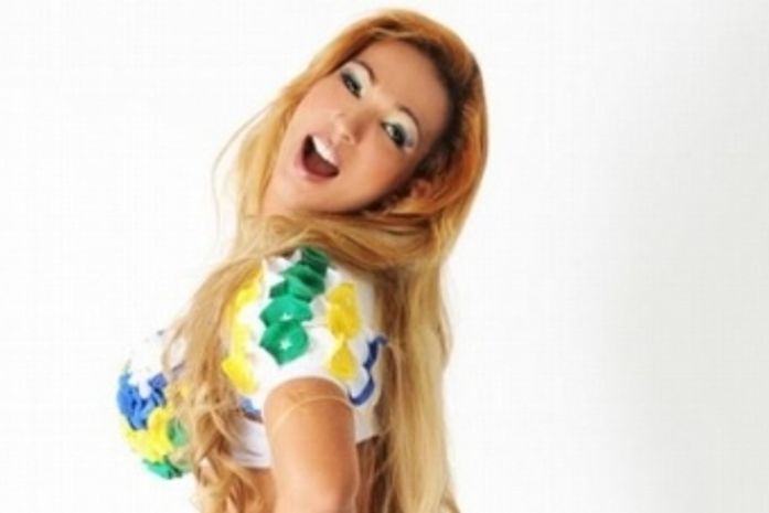 Senhora reclama de ser vizinha de Valesca Popozuda