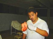 Dr. Fritz durante um procedimento cirurgico 