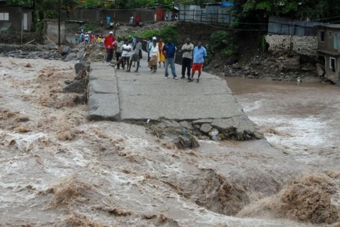Tempestade Nicole deixa nove mortos na Jamaica