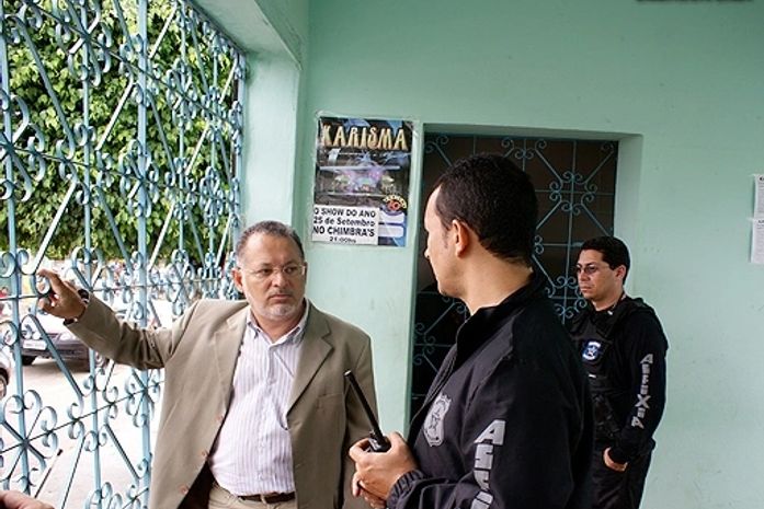 Promotor de Justiça Tácito Yuri com o coordenador da Asfixia, Agente Daniel Pinto,
durante operação em Santana do Mundaú