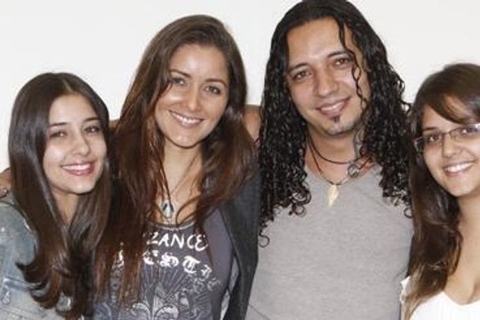 7 anos depois filhas de Nana se reencontarm com pai