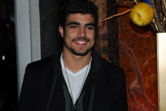 Sem modéstia: ator diz que é "bonito mesmo"