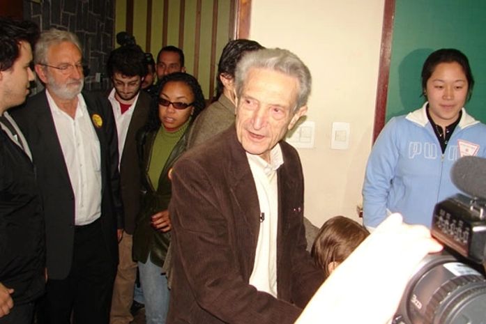 ‘Faria tudo de novo’, diz Plínio antes de votar em São Paulo