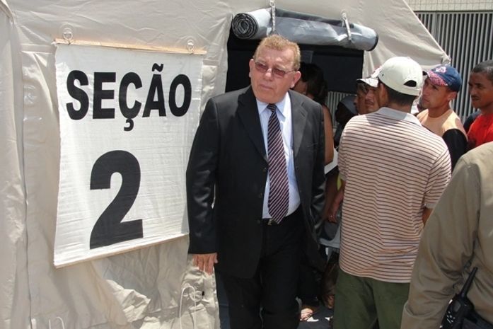 Juiz eleitoral em Santana do Mundaú, Diógenes Tenório quando deixava secção