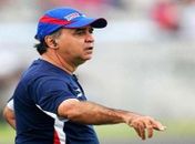 Ex-técnico do CRB é demitido do Paraná após goleada de 6x1