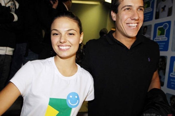 Isis Valverde vai se casar em maio de 2011, afirma jornal