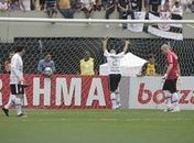 Excesso de ofensividade expõe a defesa do Corinthians