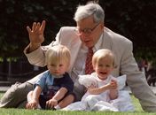 Nobel de Medicina vai para criador de método de fertilização in vitro