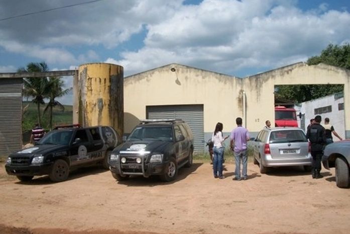 Polícia "estoura" galpão utilizado para guardar carga roubada