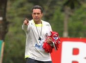 Luxemburgo se esquiva sobre a possibilidade de contratação de Adriano.