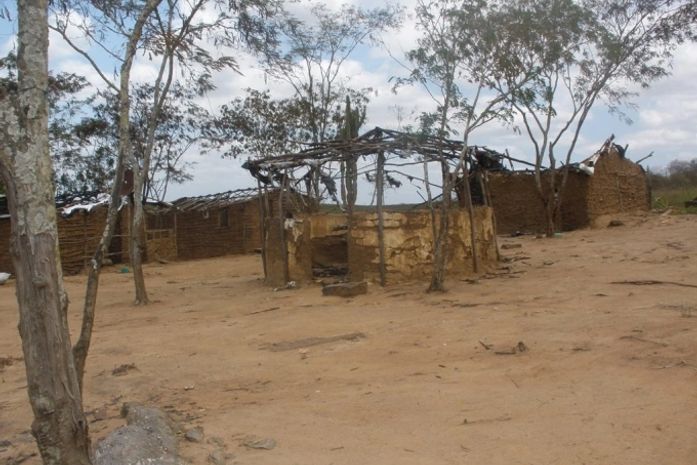 Camponeses tem barracos incendiados em Jacaré dos Homens
