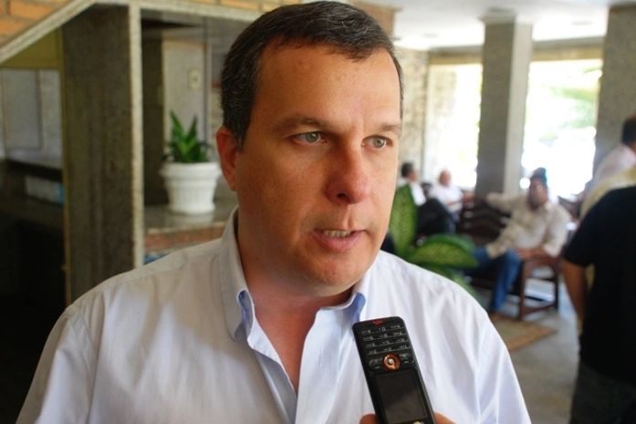 "Na majoritária, prefeito não puxa voto", diz deputado