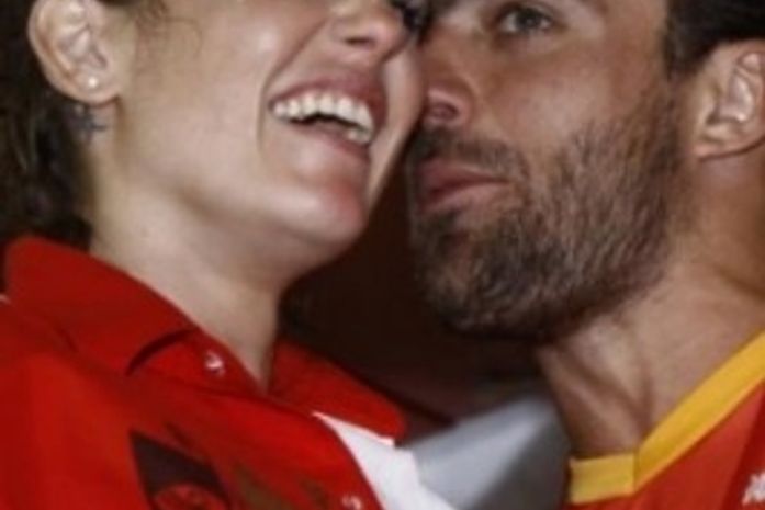 Deborah não fala de Roger com medo de olho gordo