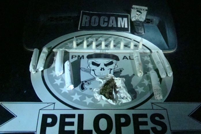 Polícia apreende cigarros de maconha e depósitos de cocaína