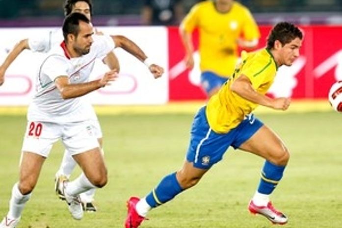 Vídeo:Sem dar show, Brasil derrota o Irã com gols de trio 'veterano'