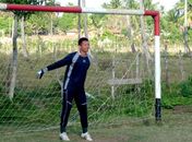 Xodó de time e gay, Messi tem zagueirão entre 'defensores'