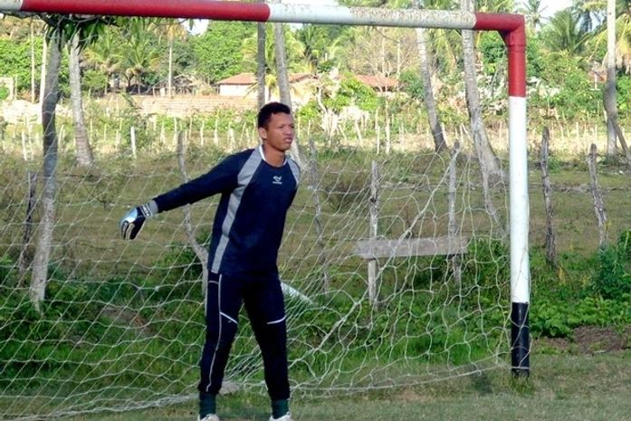 Xodó de time e gay, Messi tem zagueirão entre 'defensores'