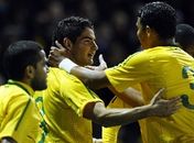 Vídeo:Brasil bate a Ucrânia, e Mano quebra escrita de 18 anos na Seleção