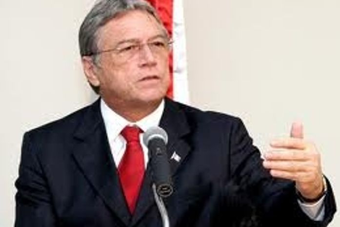 Coligação de Téo analisa denúncia de mensagem subliminar
