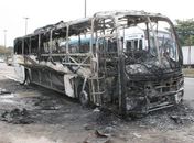 Ônibus pega fogo na zona oeste do Rio; causas são apuradas
