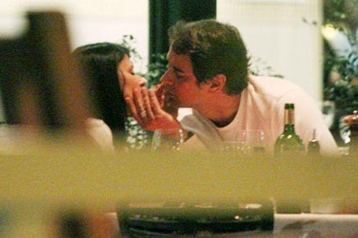 Marcello Antony é flagrado em clima de romance