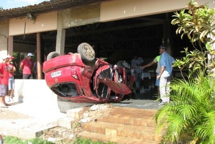 Corsa parou no restaurante situado à margem da rodovia AL 220, em Campo Alegre