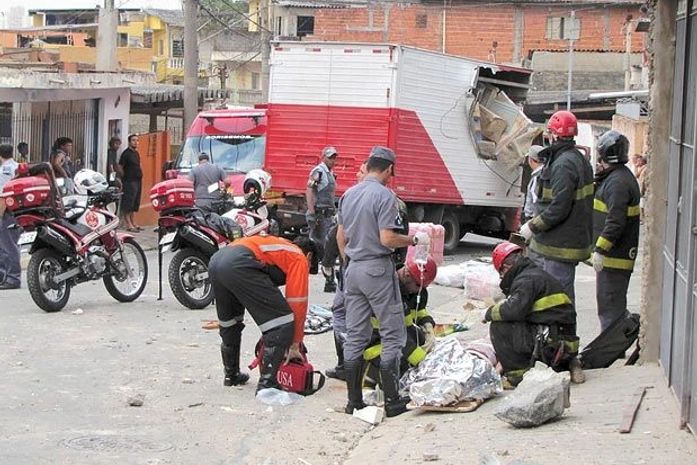 Caminhão atropela 3 crianças em avenida da zona norte de SP