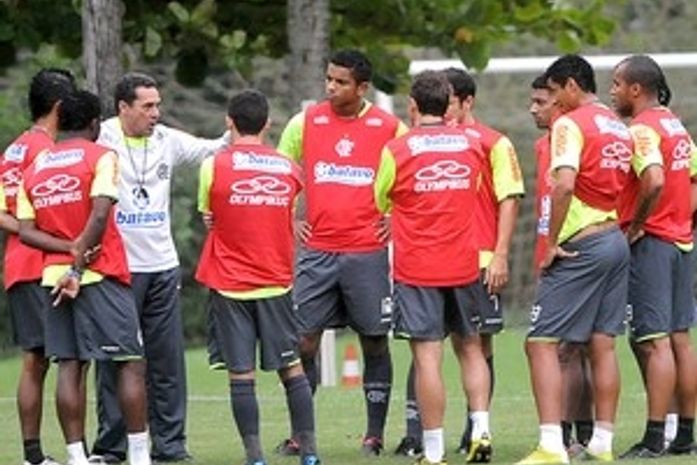 Vídeo:Luxemburgo dá aula no Fla e ganha nota 10 dos seus alunos