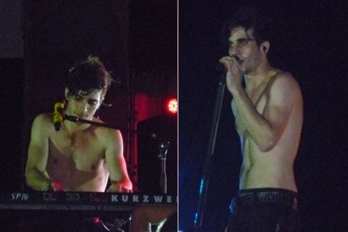 Uau! Fiuk fica sem camisa no palco e enlouquece fãs na Bahia