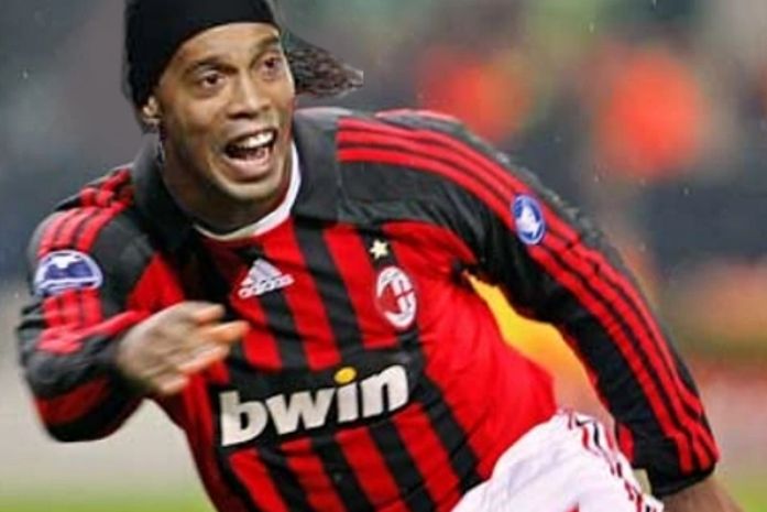 Mano admite convocar Ronaldinho para amistoso contra a Argentina