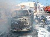 Após pane elétrica, veículo incendeia na Jatiúca