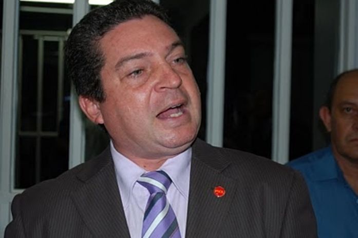 Ricardo Barbosa diz que dependência de Heloísa foi "pecado original"