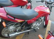 Polícia prende dupla acusada de roubar motocicleta