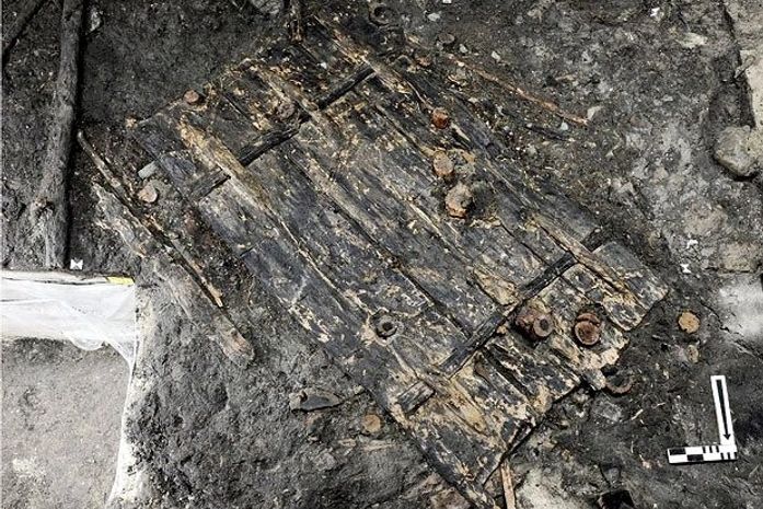Arqueólogos descobrem porta de 5 mil anos na Suíça