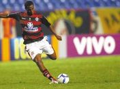 De veneno, bola parada vira antídoto no Flamengo