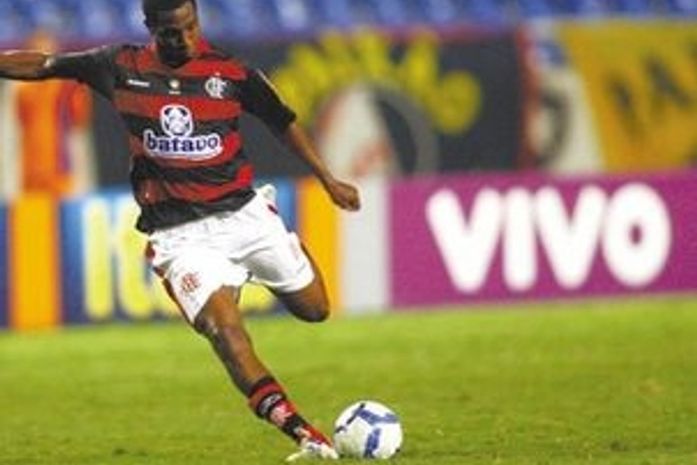 De veneno, bola parada vira antídoto no Flamengo