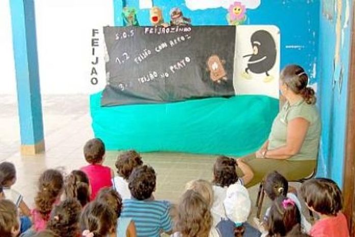 Alunos assistem encenação que estimula bons hábitos alimentares