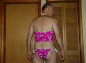 Foto divulgada pelo tribunal mostra o coronel Russell Williams com roupa de vítima. 