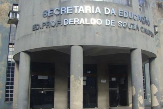 Professora diz que foi agredida por aluno a mando de diretora