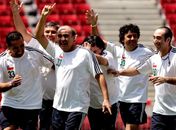 Após sufoco e soterramento, mineiros disputam partida amistosa no Chile