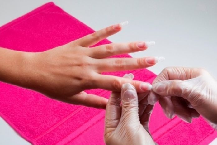 Unhas postiças viram opção para aproveitar a febre dos esmaltes