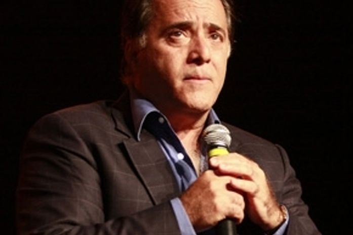 'Só tenho sabonete, creme dental e toalha', diz Tony Ramos sobre seu camarim