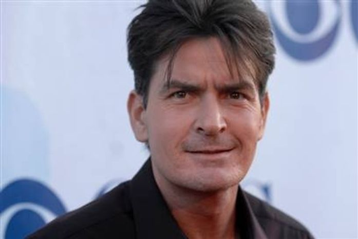 Estrela pornô quer colocar ator Charlie Sheen na Justiça