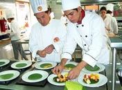 Vídeo:Chef de cozinha precisa ser líder e saber trabalhar em equipe