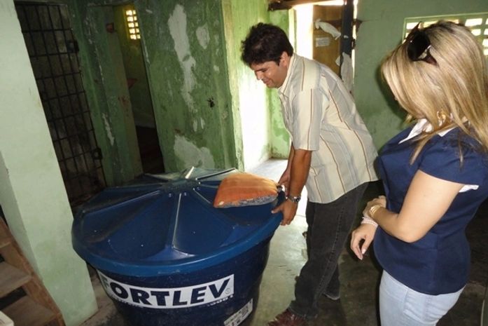 Danielle Burichel durante visita a delegacia