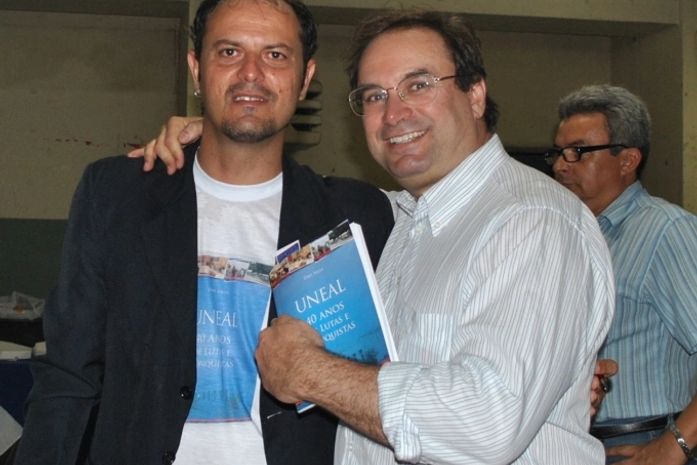 Prefeito Luciano Barbosa participa de lançamento de livro na Uneal‏