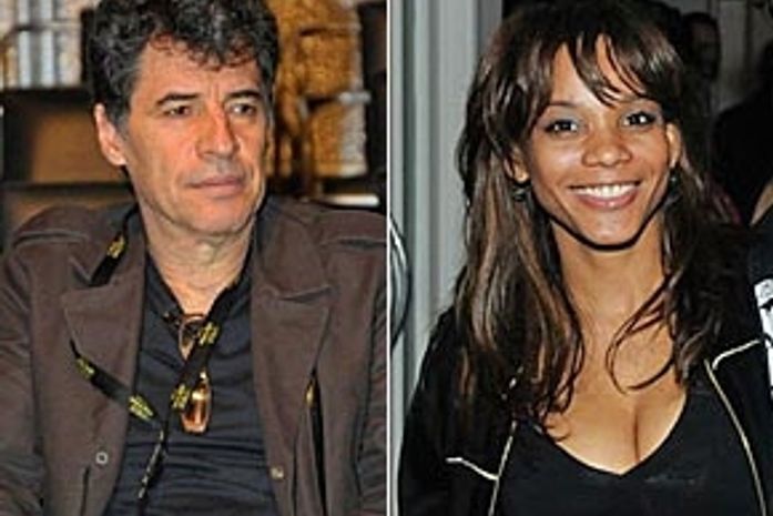 Aparecida Petrowky nega a jornal namoro com Paulo Betti: 'Estou solteira'