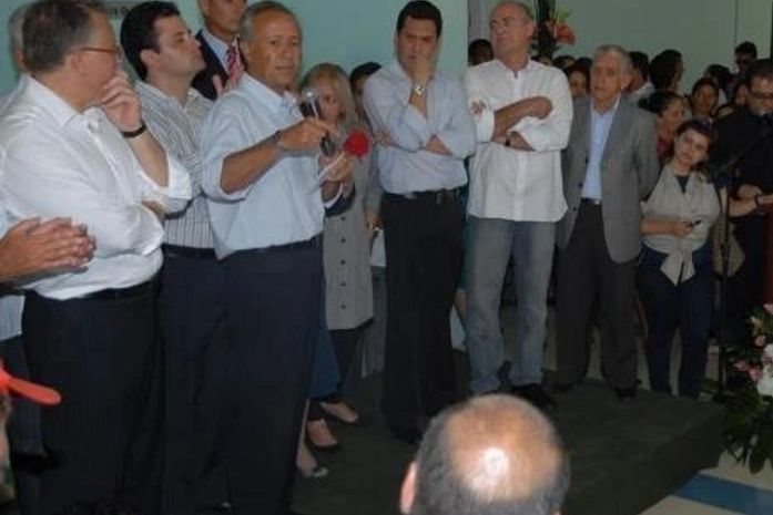 Renan e Wanderley se “estranham” em abertura de Hospital